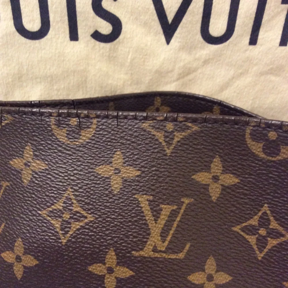 Louis Vuitton Métis Hobo - Picture 5 of 9